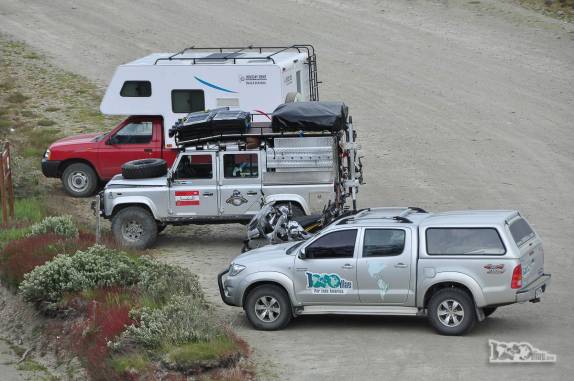 Fiona e outros carros de expedicionários estacionados no Parque Nacional Tierra del Fuego, próximo a Ushuaia, no sul da Argentina